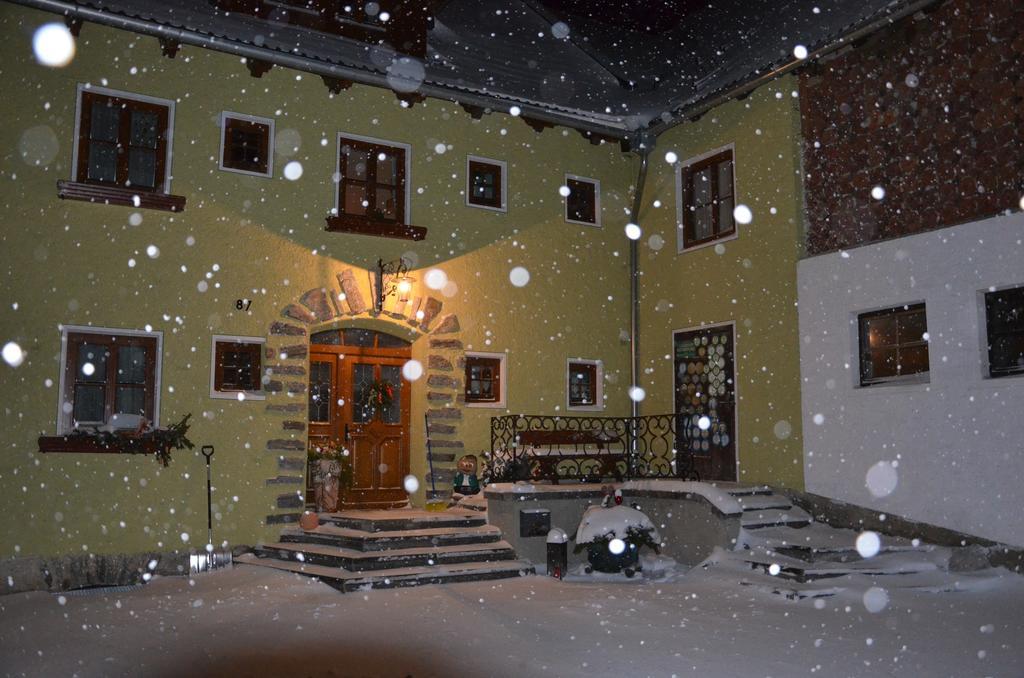 Urlaub Am Kraeutlhof In Mariapfarr Apartment Bilik gambar